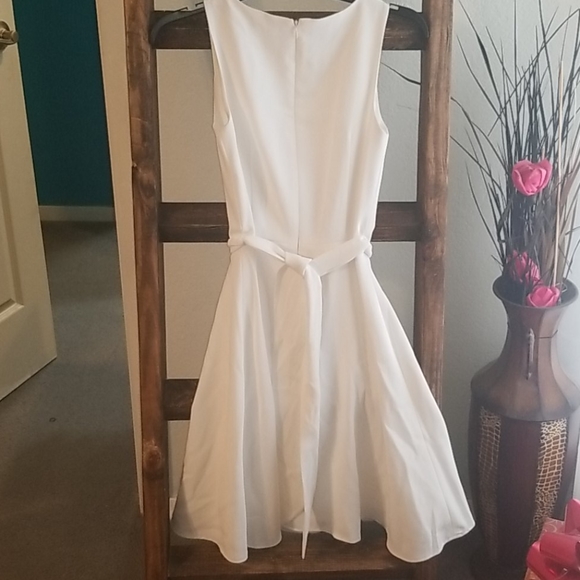Super cute white dress - Picture 3 of 4